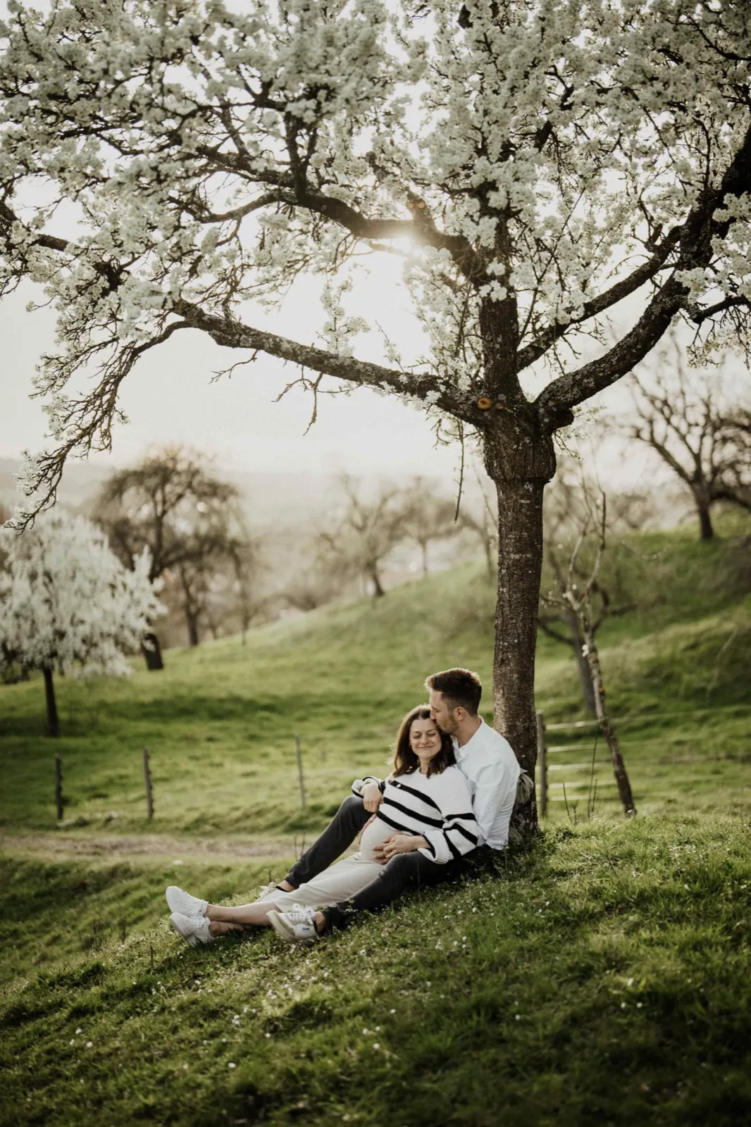 Michi & Lukas Babybauch Portrait-Fotografie Schloss ob Ellwangen – Light Hunters